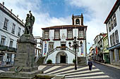 Azzorre, Isola di San Miguel - Ponta Delgada. Il municipio con la torre dell'orologio. 